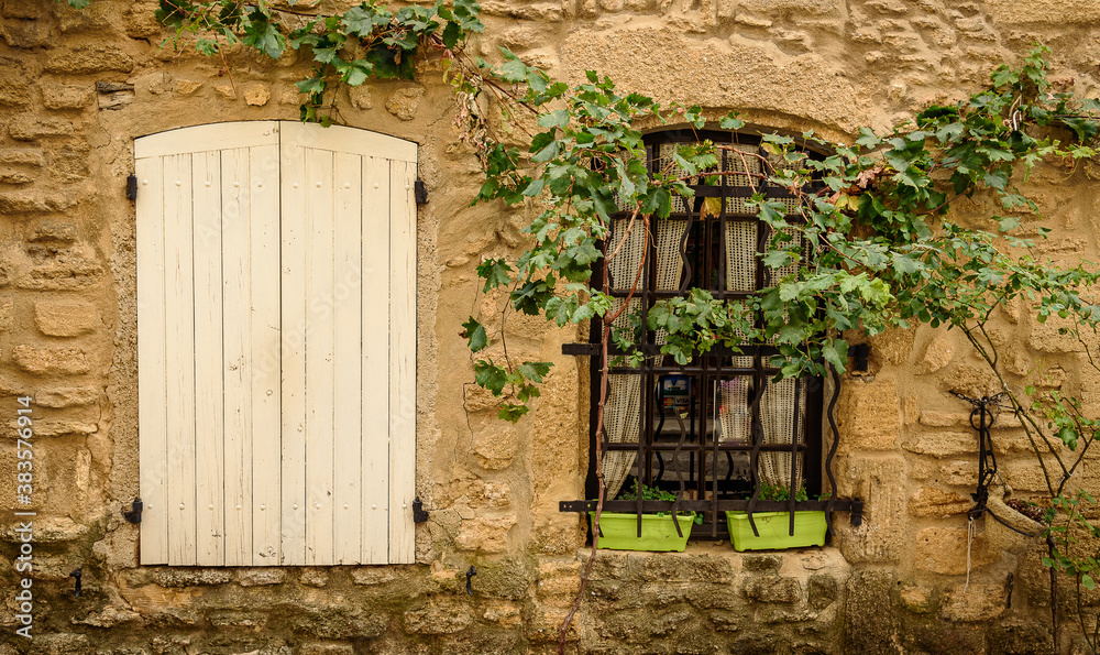 Fototapeta premium Joli village médiéval de Châteauneuf-du-Pape
