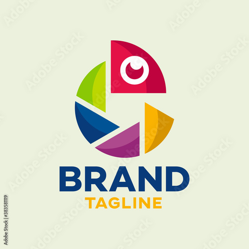 Modern Photo chameleon logo.Vector illustration.