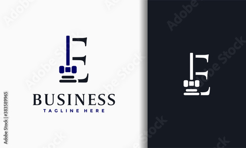 letter E hammer court logo