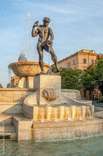 Fontana dei due fiumi Springbrunnen in Modena, Emilia-Romagna, Italien. photo