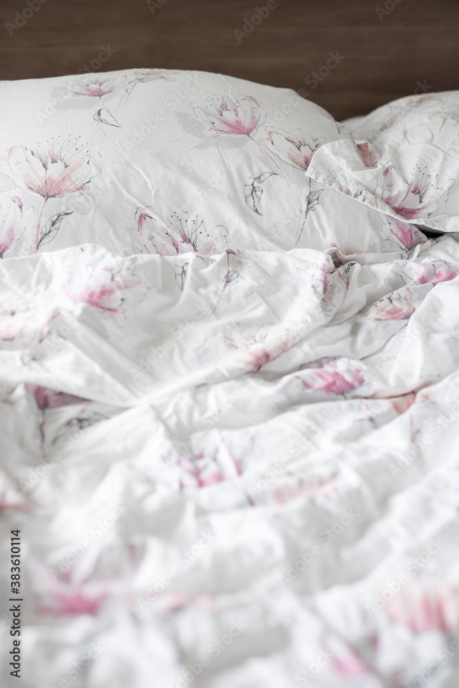 Messy bed blankets quilt Messy bed blankets quilt