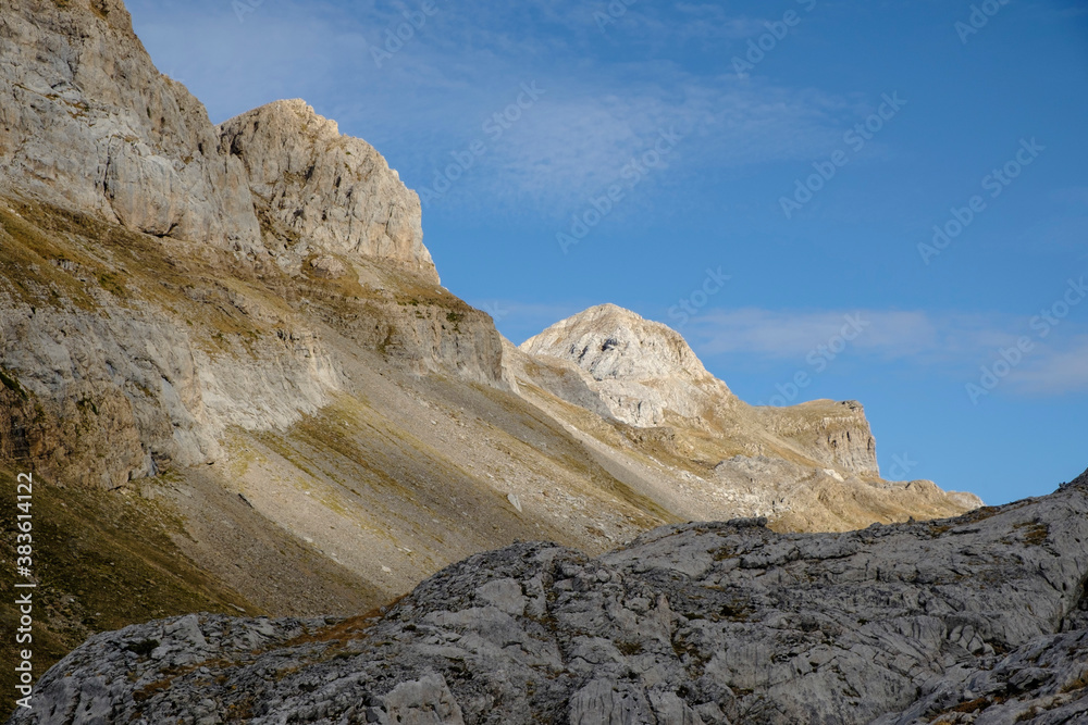 Fototapeta premium Mesa de los Tres Reyes, 2448 metros, Parque natural de los Valles Occidentales, Huesca, cordillera de los pirineos, Spain, Europe