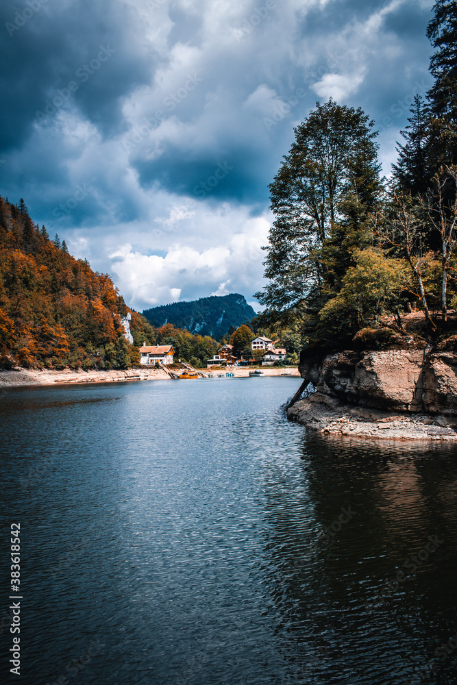 Fototapeta premium Fleuve en automne