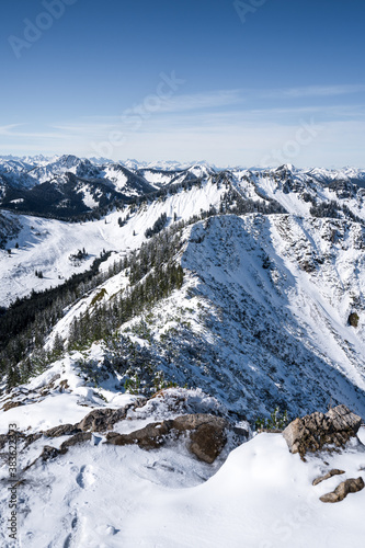 Blick von der Brecherspitze auf die Alpen