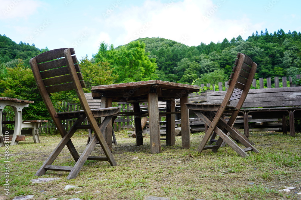 ハイキング　外のテーブルセット　BBQ 公園　休憩　アウトドア