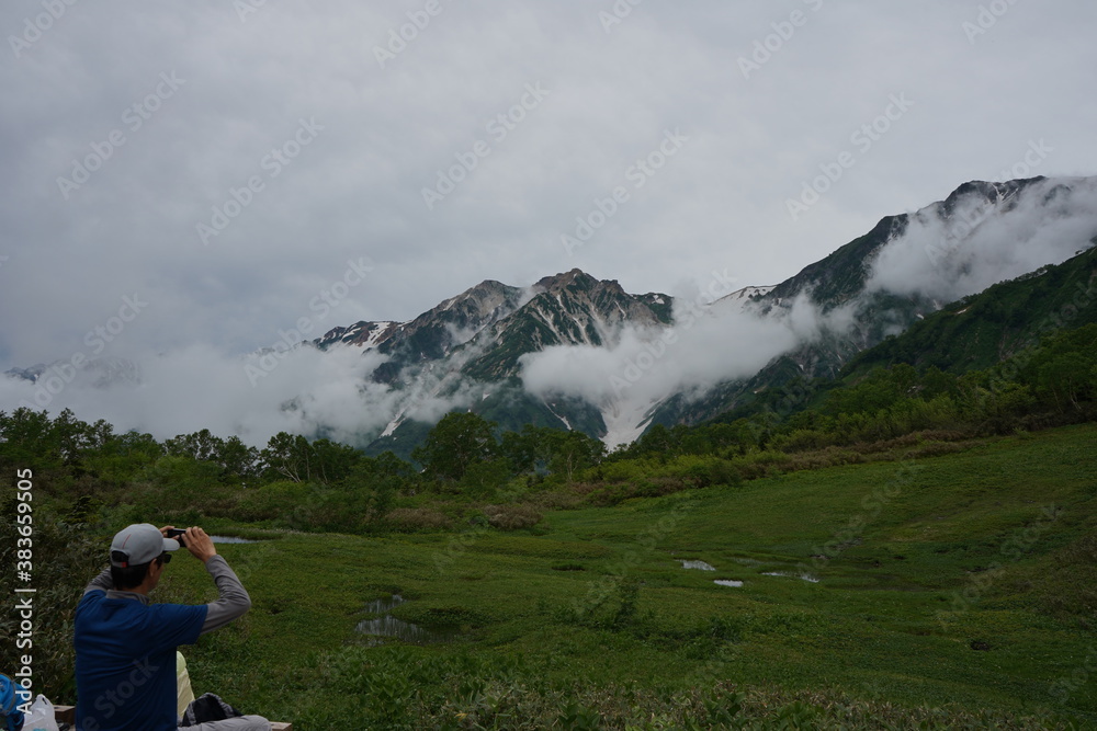 白馬三山　栂池高原　残雪　大雪渓　夏休み　ハイキング　トレッキング　山　長野