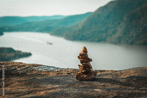 фотографія Cairn (rock stack) at a view point on the Breakneck Ridge hiking trail near Cold