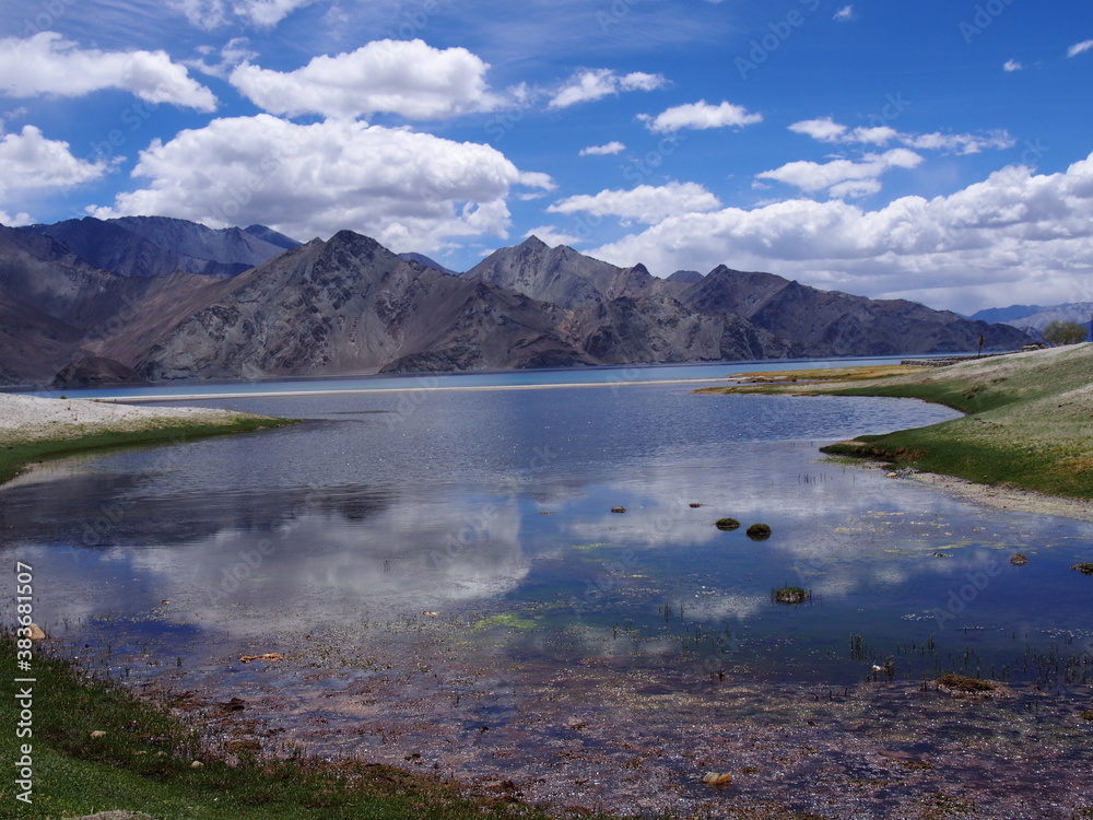 Beautiful lake and magnificent blue skies and mountains, Pangong tso (Lake), Durbuk, Leh, Ladakh, Jammu and Kashmir, India