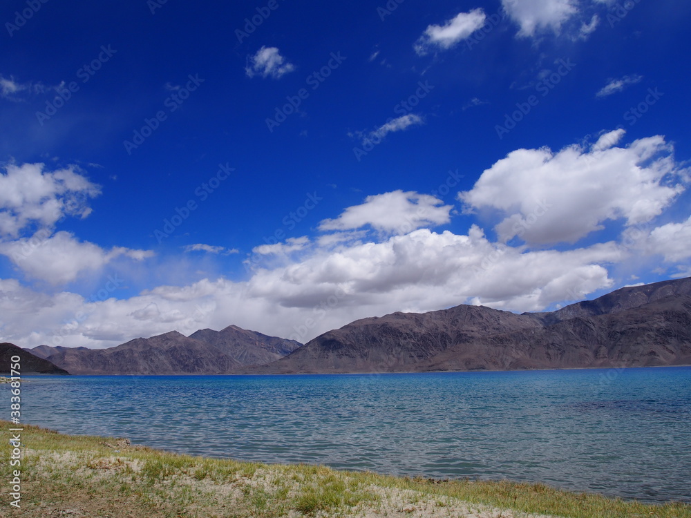 Beautiful lake and magnificent blue skies and mountains, Pangong tso (Lake), Durbuk, Leh, Ladakh, Jammu and Kashmir, India