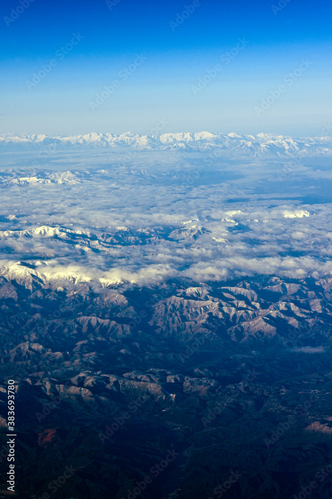 上空からの日本アルプス山脈