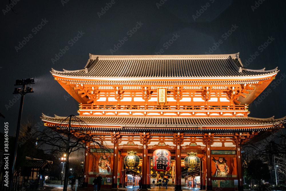 Red Lantern of Sensoji Temple’s Kaminarimon gate at main entrance Asakusa, Tokyo, Japan is famous detination for toursit visit.  Facade of Senso-Ji buddhist temple in Asakusa illumin
