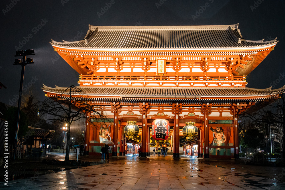 Red Lantern of Sensoji Temple’s Kaminarimon gate at main entrance Asakusa, Tokyo, Japan is famous detination for toursit visit. Facade of Senso-Ji buddhist temple in Asakusa illumin Red Lantern of Sensoji Temple’s Kaminarimon gate at main entrance Asakusa, Tokyo, Japan is famous detination for toursit visit. Facade of Senso-Ji buddhist temple in Asakusa illumin