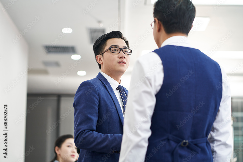 asian hr manager meeting candidate before interview asian hr manager meeting candidate before interview