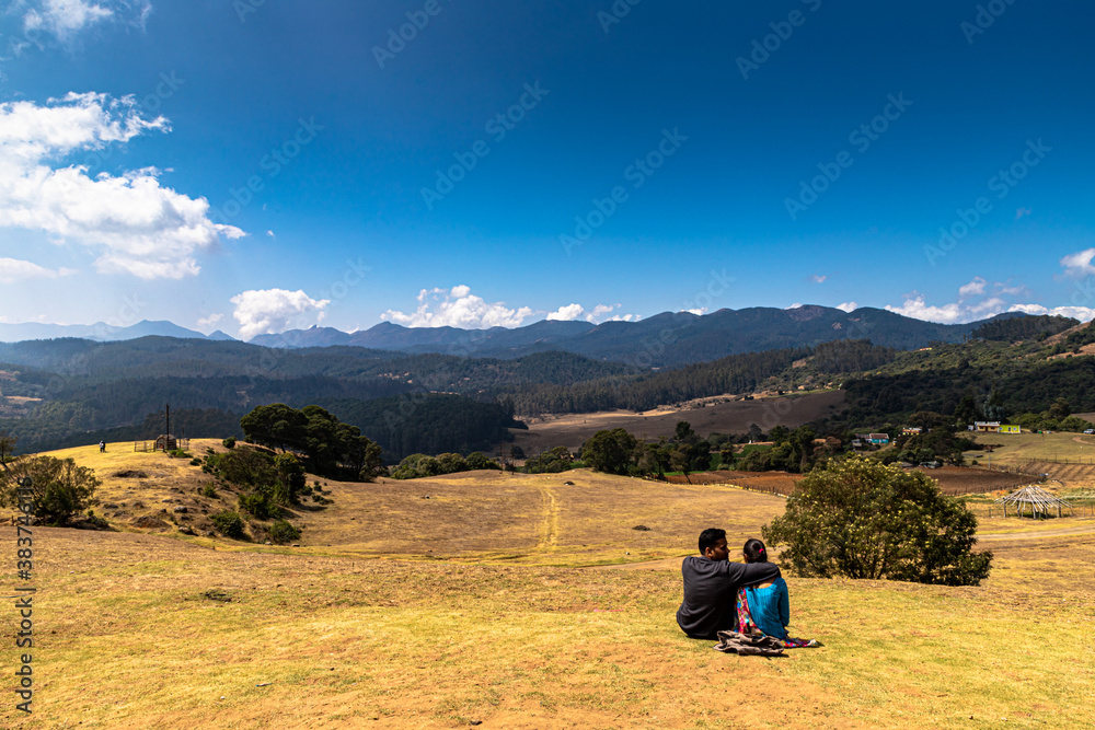 Fototapeta premium a couple and the dramatic blue sky at Pykara shooting point