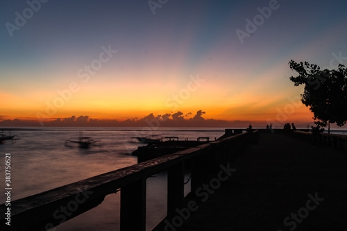 Fototapeta Naklejka Na Ścianę i Meble -  Sunrise at Sanur Sindhu Beach