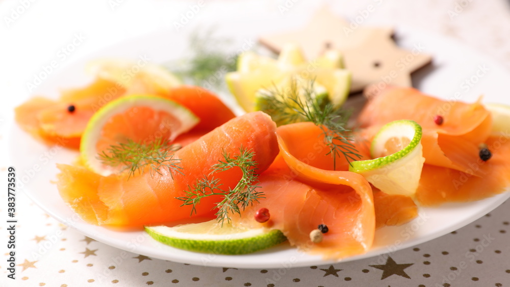 smoked salmon with lemon and dill