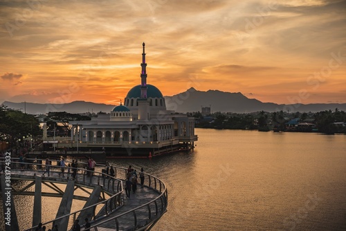 The floating mosque of Kuching and The Darul Hana Bridge during sunset © MuhammadFadhli