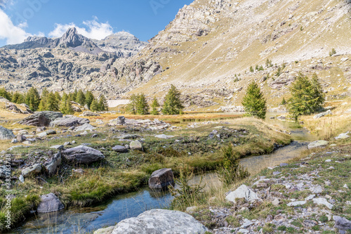 Paysage de montagne dans les Alpes et le parc du Mercantour © Bernard