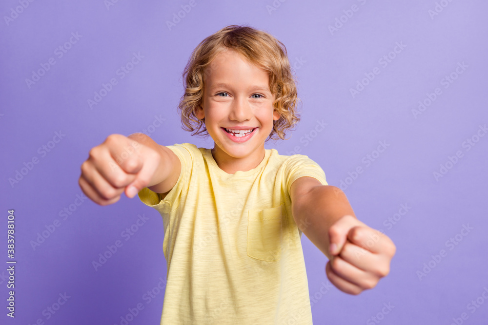 Photo of small positive boy imagine drive car wear yellow t-shirt isolated over purple color background Photo of small positive boy imagine drive car wear yellow t-shirt isolated over purple color background