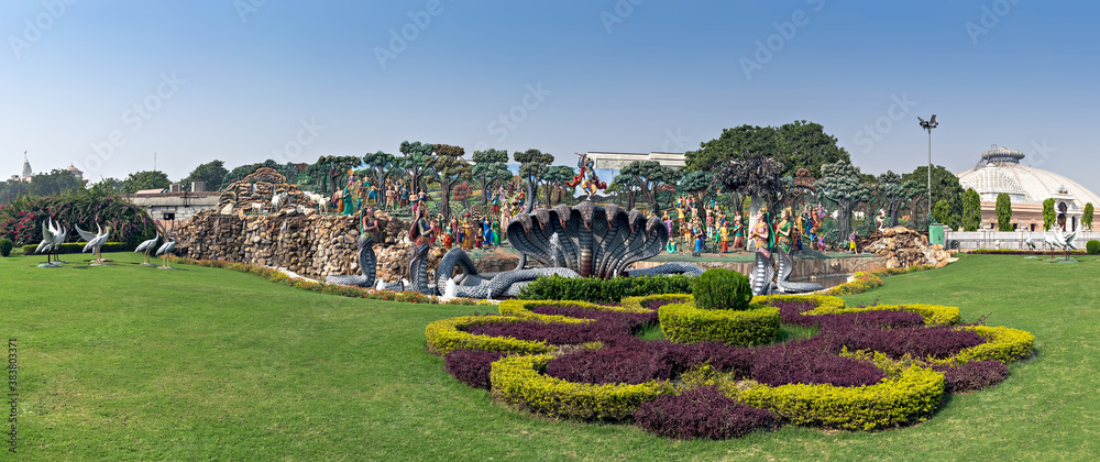 Obraz premium Colorful sculpture of 'Kalia Mardan' scene from ancient stories in Vrindavan.