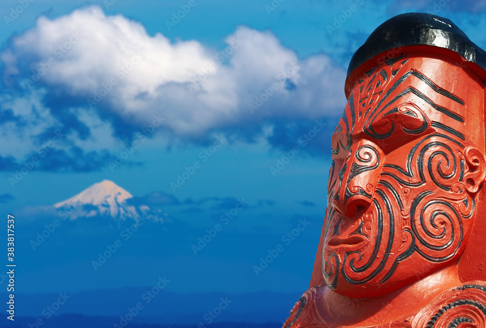 Naklejka premium Traditional maori carving, New Zealand
