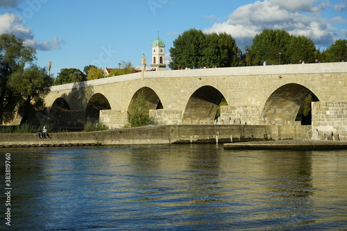 Blick zur Steinernen Brücke in Regensburg