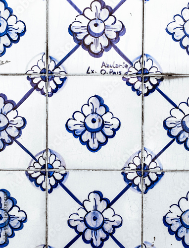 Fototapeta Naklejka Na Ścianę i Meble -  Portuguese traditional tiles Azulejos with blue floral pattern on a white background with text in blue.