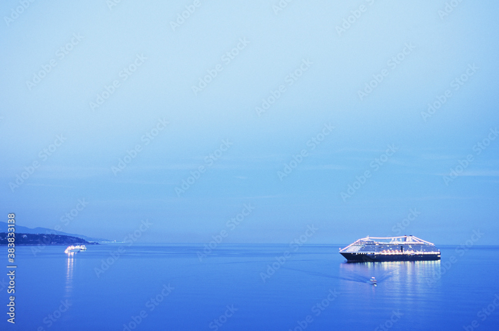 モナコ沖の客船