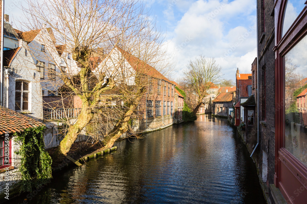 ベルギー　ブルージュ歴史地区を流れる運河