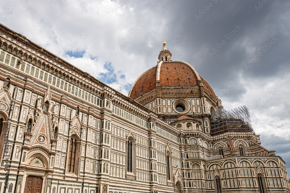 Florence Cathedral (Duomo di Firenze, Santa Maria del Fiore) with the famous dome by the architect Filippo Brunelleschi. Tuscany, Italy, Europe.