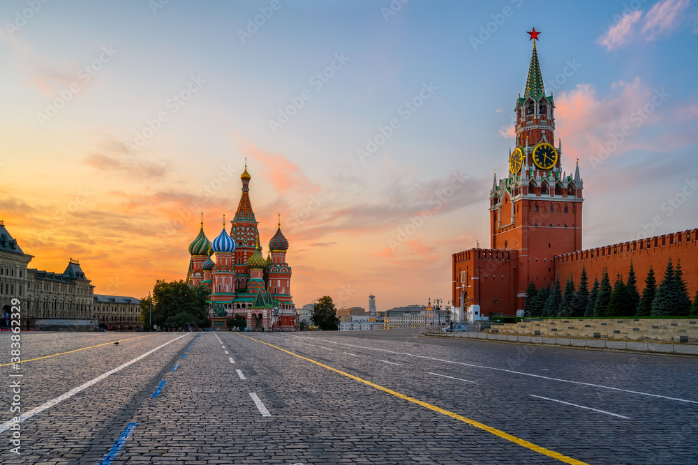 Obraz premium Saint Basil's Cathedral, Spasskaya Tower and Red Square in Moscow, Russia. Architecture and landmarks of Moscow.