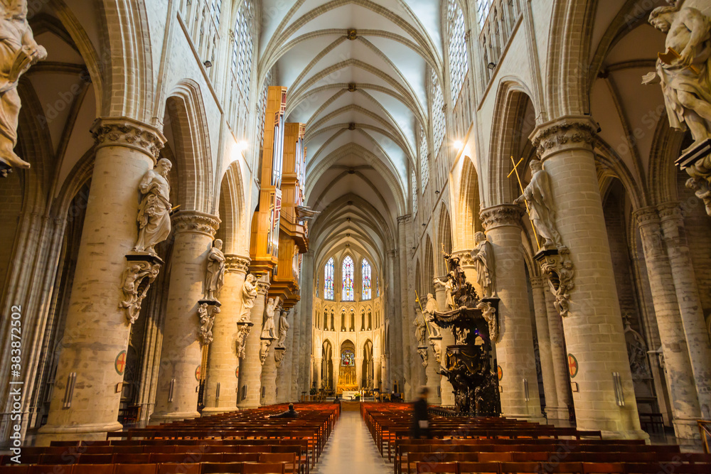 ベルギー　ブリュッセルのサンミッシェル大聖堂内部