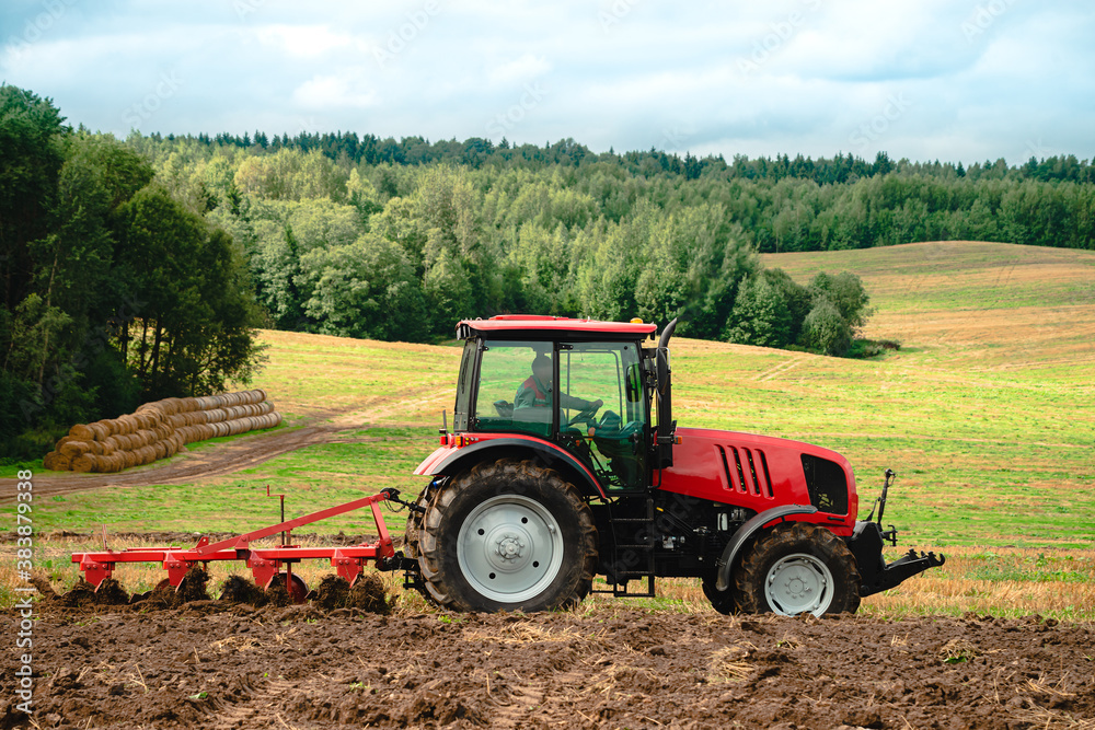 Obraz premium Tractor with plow