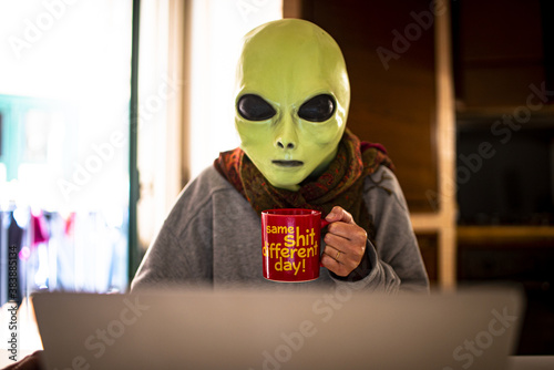 Obraz na płótnie smart working. alien at work in the house. same shit different day