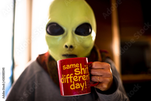 smart working. alien at work in the house. same shit different day