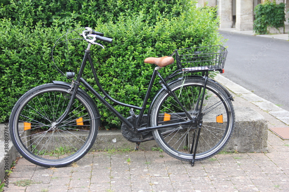 garden, grass, activity, empty, retro, object, nobody, exercise, black, station, frame, safety, traffic, design, nature, outdoors, vintage, equipment, tourism, pedal, bicycle, metal, bike, park, trans