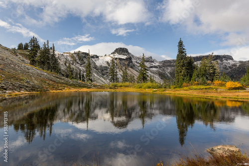 Fototapeta Naklejka Na Ścianę i Meble -  Scenic view on beautiful mountain reflection on tiny lake water. Location place is the North Cascades National park, Washington, USA