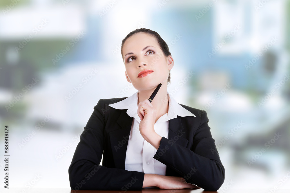 Εκτύπωση καμβά Pretty business woman in sitting at the desk and thinking