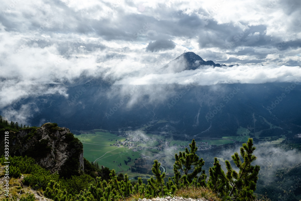 Berge in Wolken