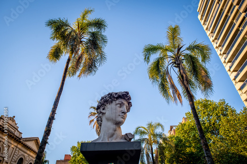 statue of alejandro magno between 2 palm trees in boulevar oroño

