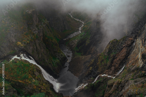 Jeden z najpopularniejszych norweskich wodospadów zwany Vøringfossen (Voringfossen)	 photo