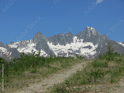 Wunderschöner Ausblick beim Wandern in den österreichischen Alpen