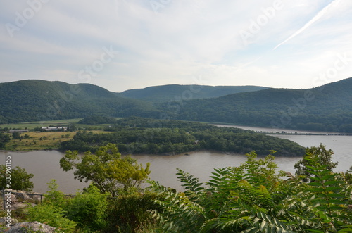 View of the nature around the Hudson River with mountains and forests in sunny weather © Luca Schmidt