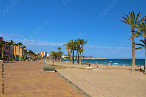 Playa de Villajoyosa, Alicante, España © Bentor