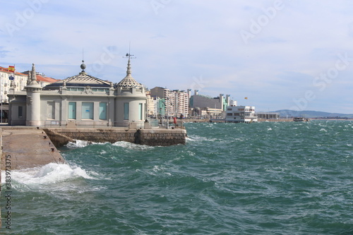 Wallpaper Mural Agitation and waves in the bay Torontodigital.ca