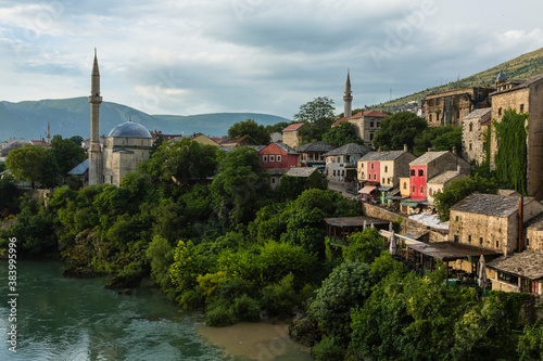 ボスニア・ヘルツェゴビナ モスタルのスターリ・モスト上からの風景