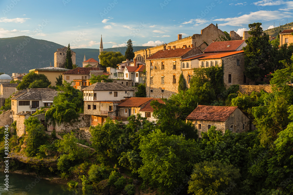 ボスニア・ヘルツェゴビナ　モスタルの旧市街の街並み