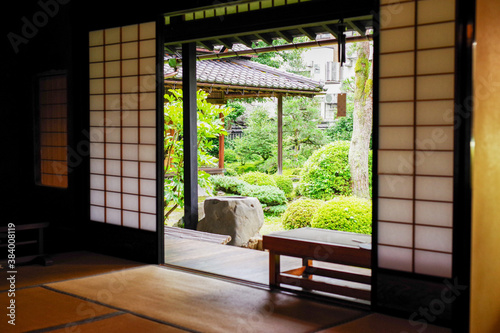 日本の伝統的な古民家のインテリア