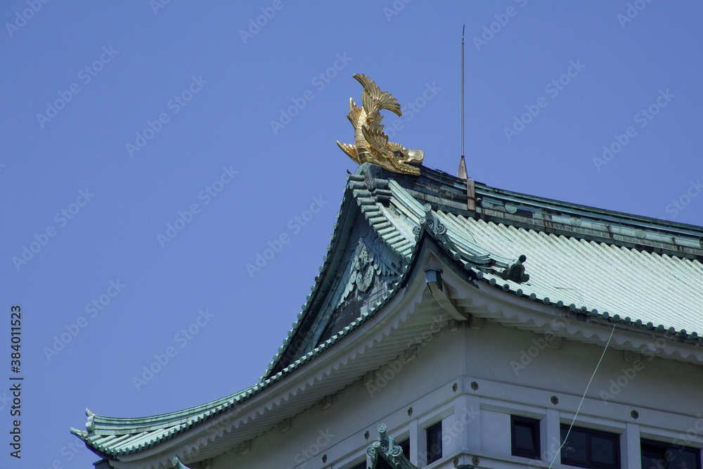 名古屋城の天守閣と金のシャチホコ