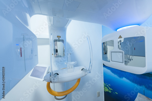 Panorama-Radiographiesystem beim Zahnarzt, Röntgengerät photo